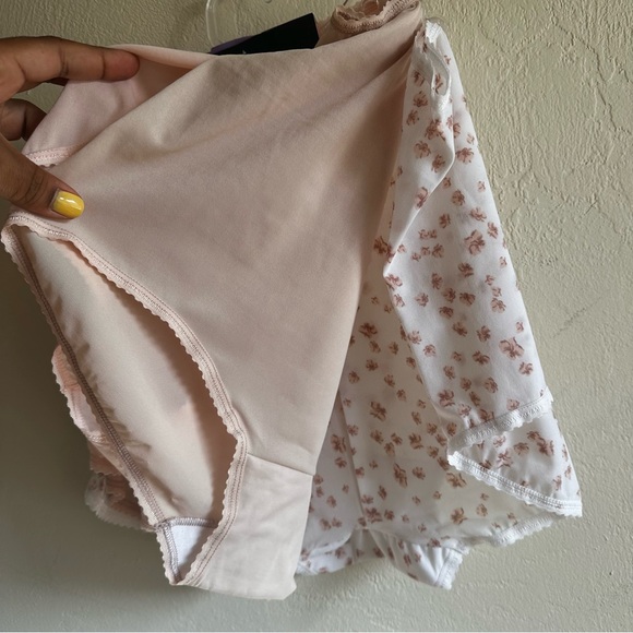 Bali Skimp Skamp Briefs with Pink Floral Design- 3 pack - Picture 3 of 5